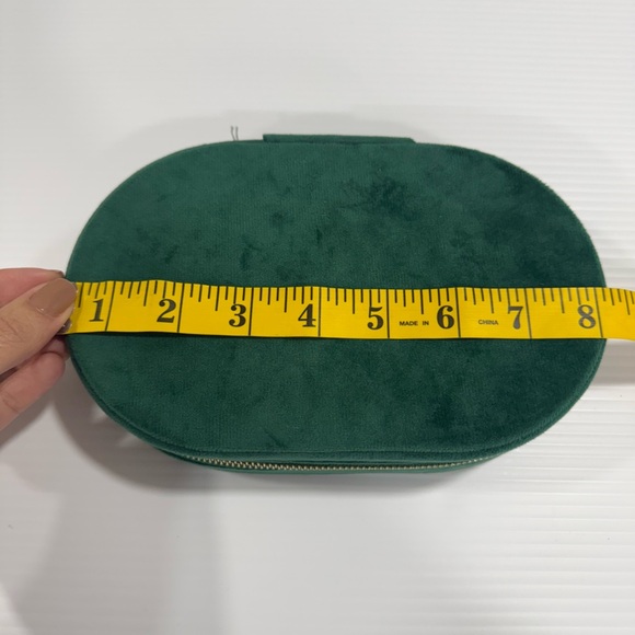 Emerald Velvet Oval Jewelry Case Ring Holder Mirror Pouch NWT - Picture 7 of 7